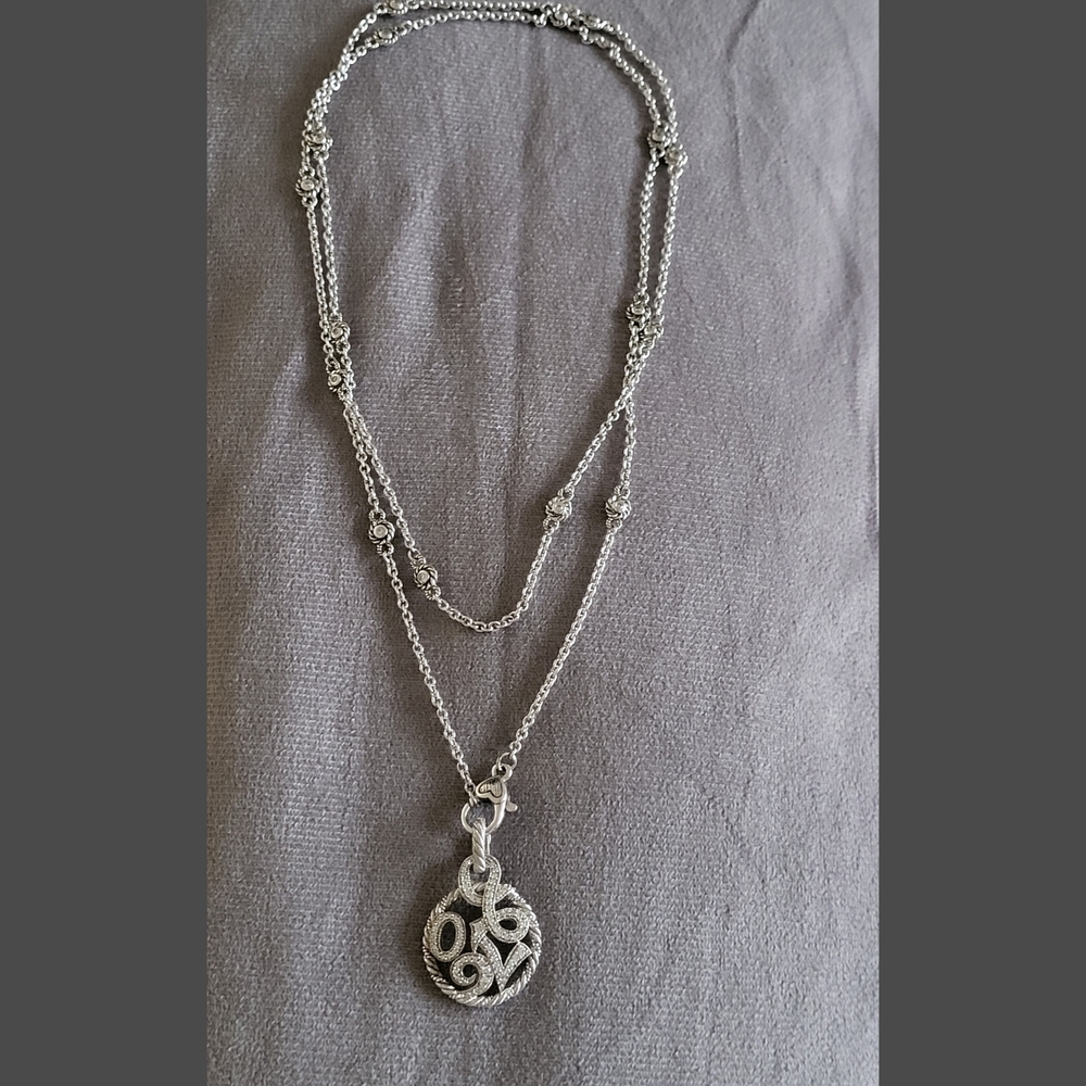 Elegant Silver Pendant Necklace